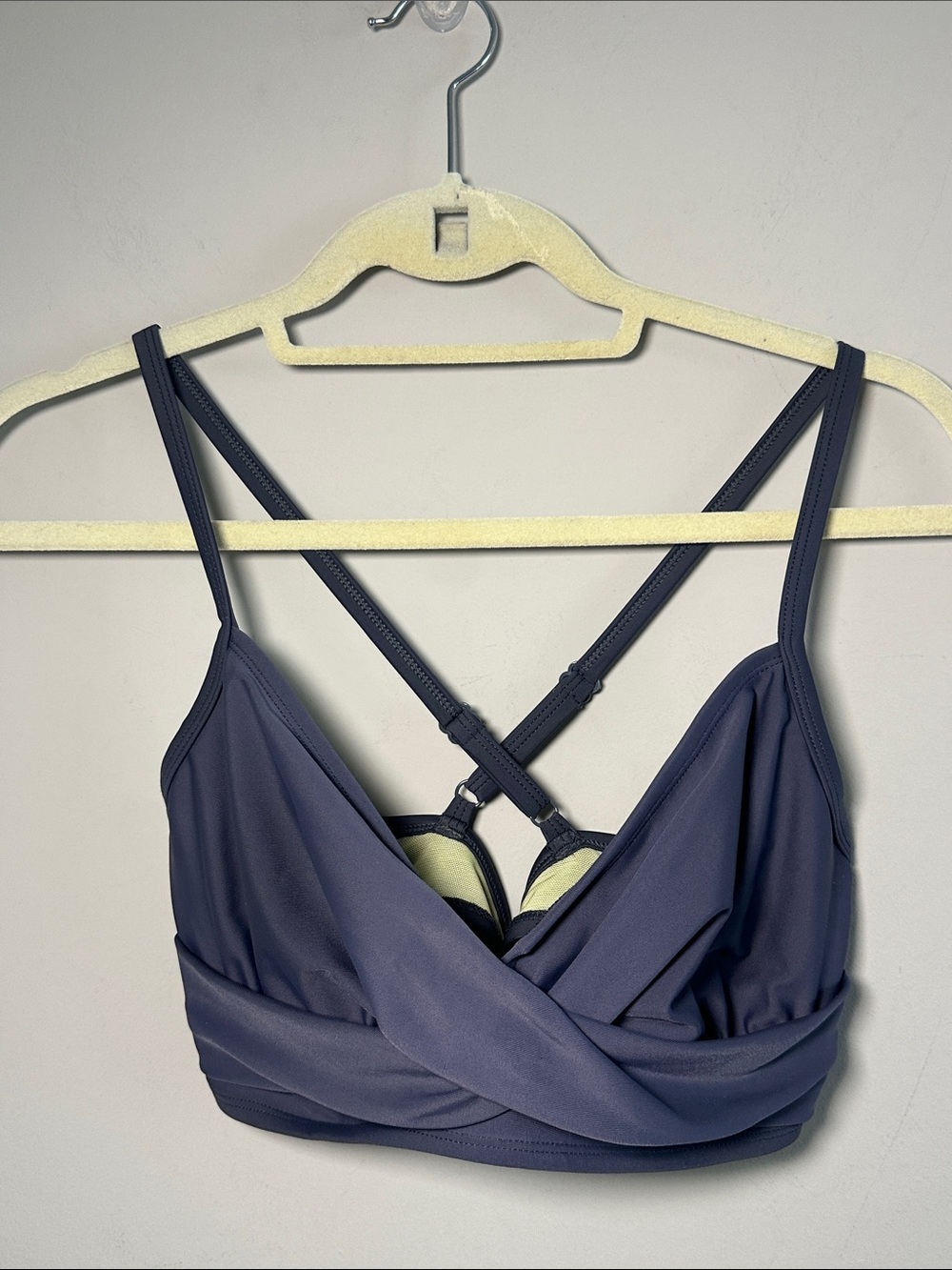 Athleta underwire 34D/DD dark gray crisscross cross bathing suit top